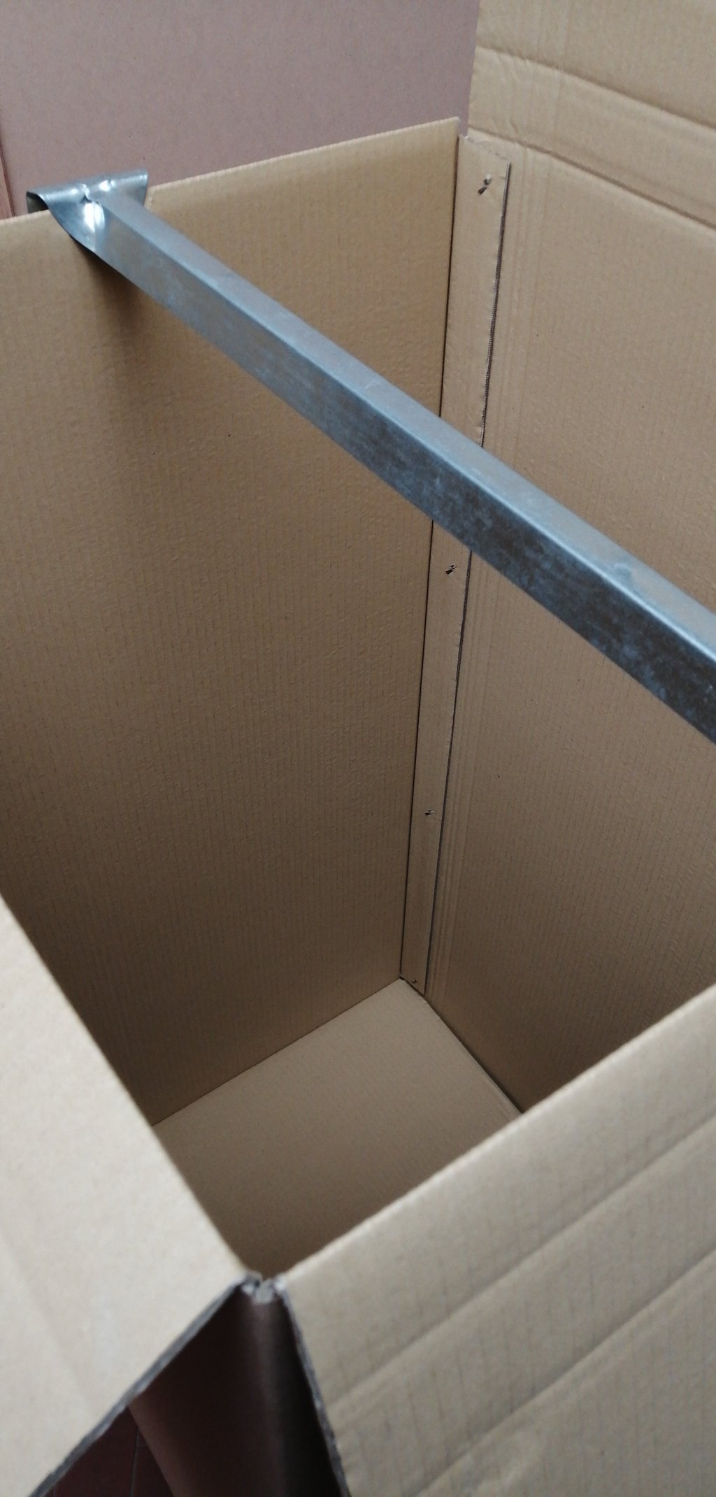 Baule-vestito-per-trasloco