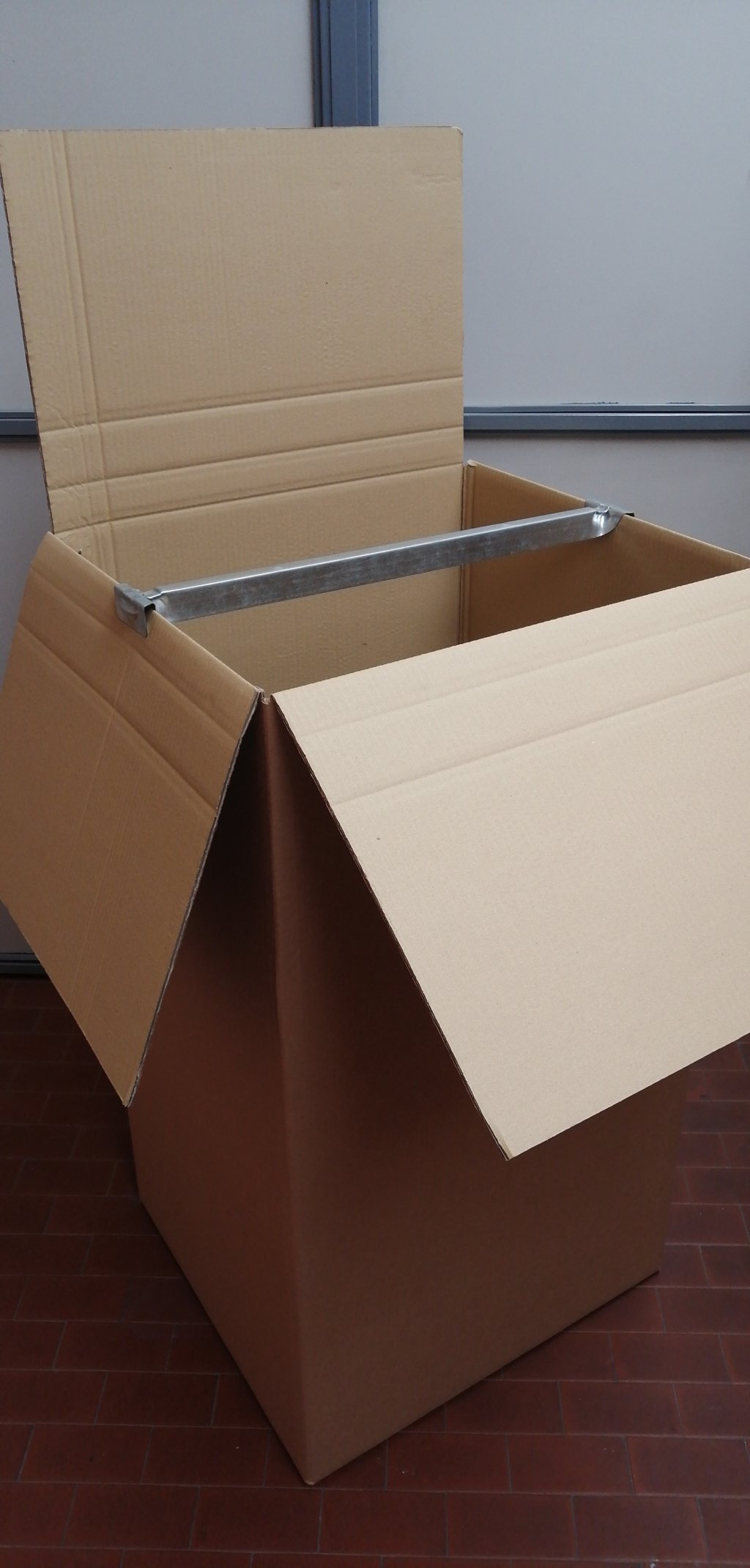 Baule-vestito-per-trasloco